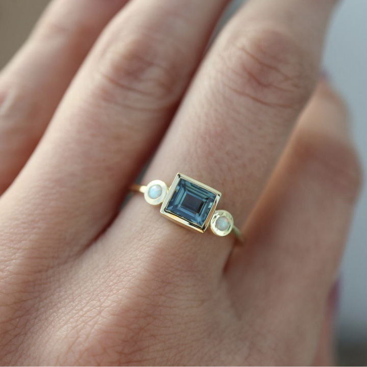 Faelyn - Vintage Blue Crystal Ring
