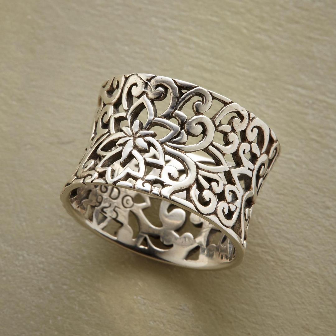 Erin – Vintage Silver Hollow Ring