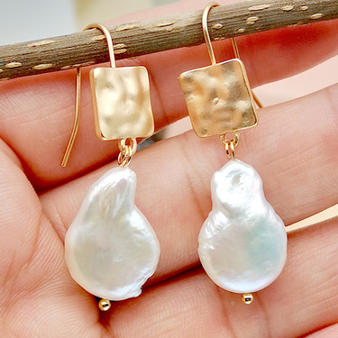 Astra – Vintage Freshwater Pearl Earrings