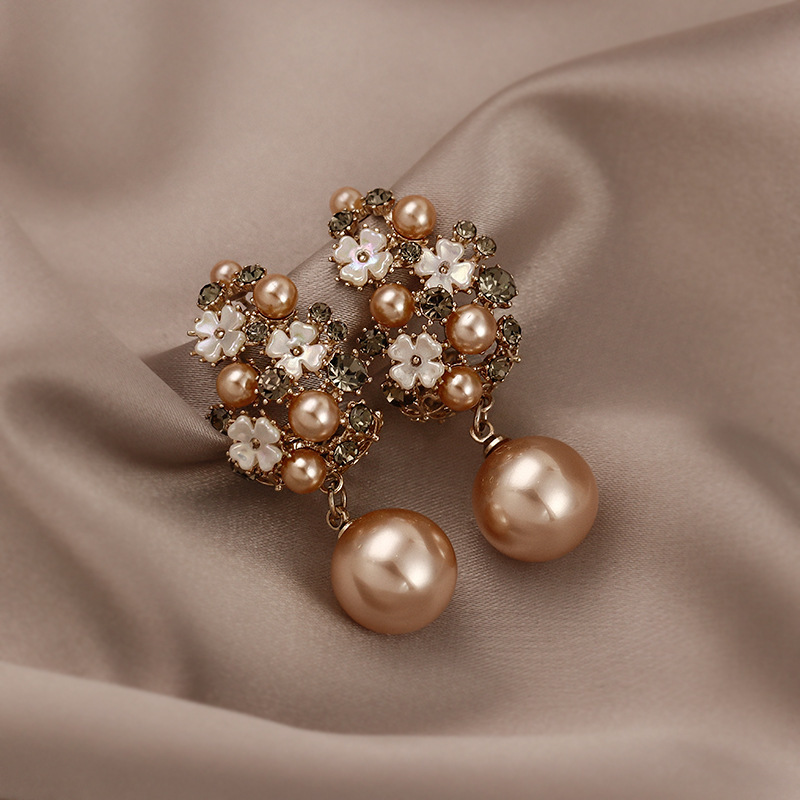 Dakota - Elegant Flower Pearl Earrings