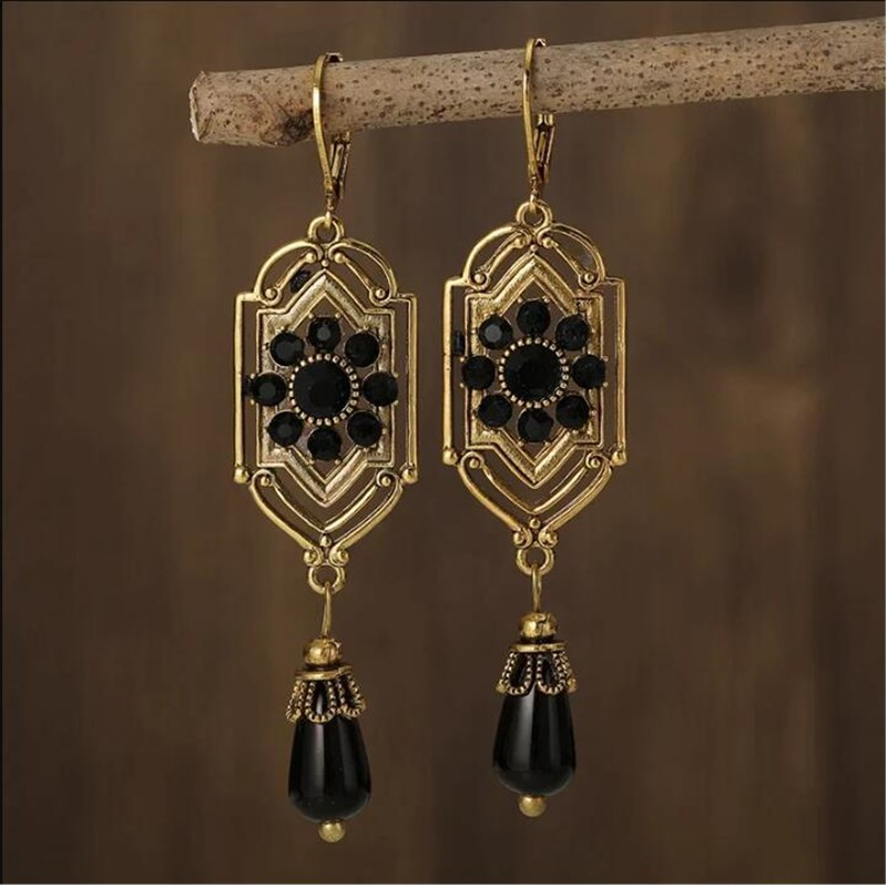 Paisleigh – Vintage Black Dangling Crystal Earrings