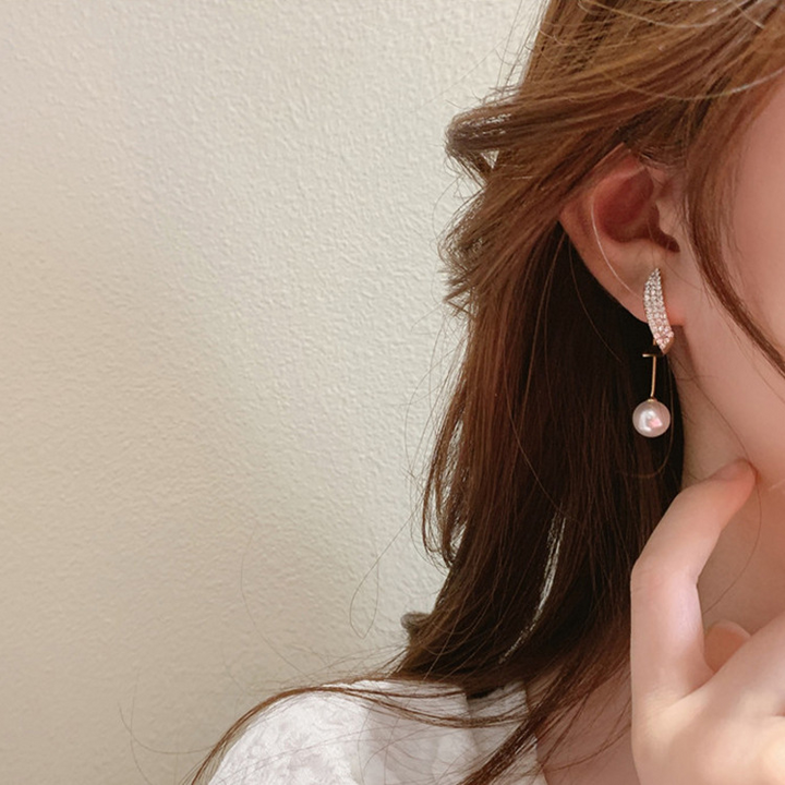 Esther - Pearl Earrings in Gold