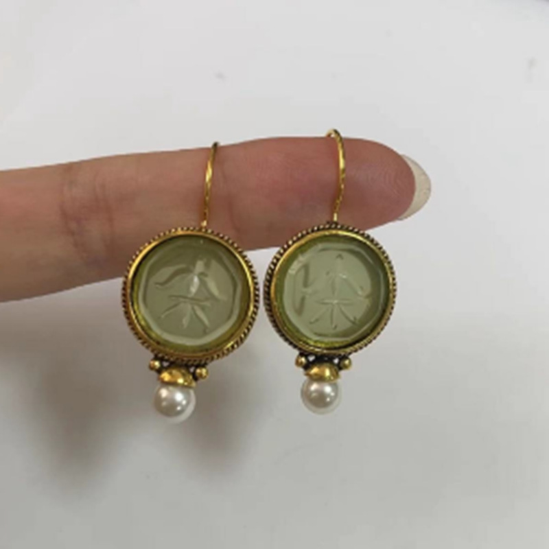 Leona – Vintage Green Stone Pearl Earrings