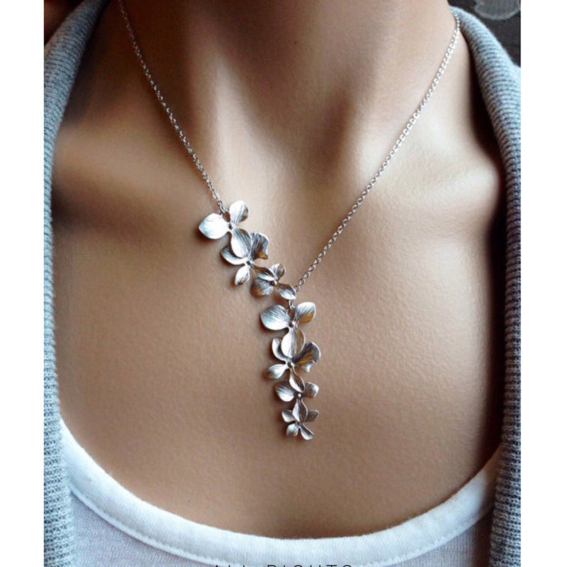 Ellie - Vintage Silver Flower Necklace