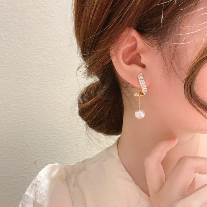 Esther - Pearl Earrings in Gold
