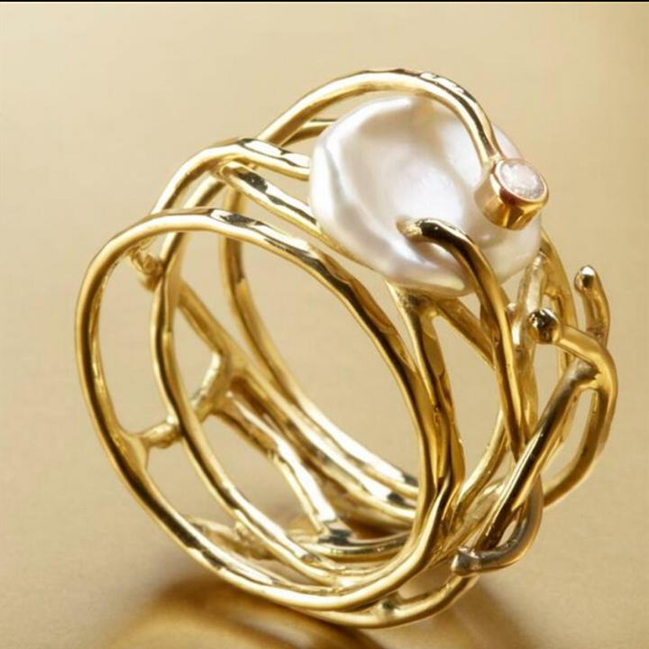 Alyssa – Vintage Thin Golden & Pearl Ring