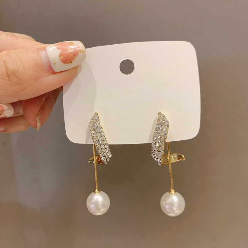 Esther - Pearl Earrings in Gold