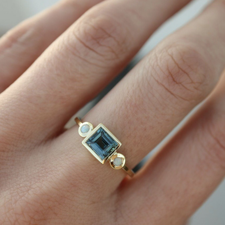 Faelyn - Vintage Blue Crystal Ring