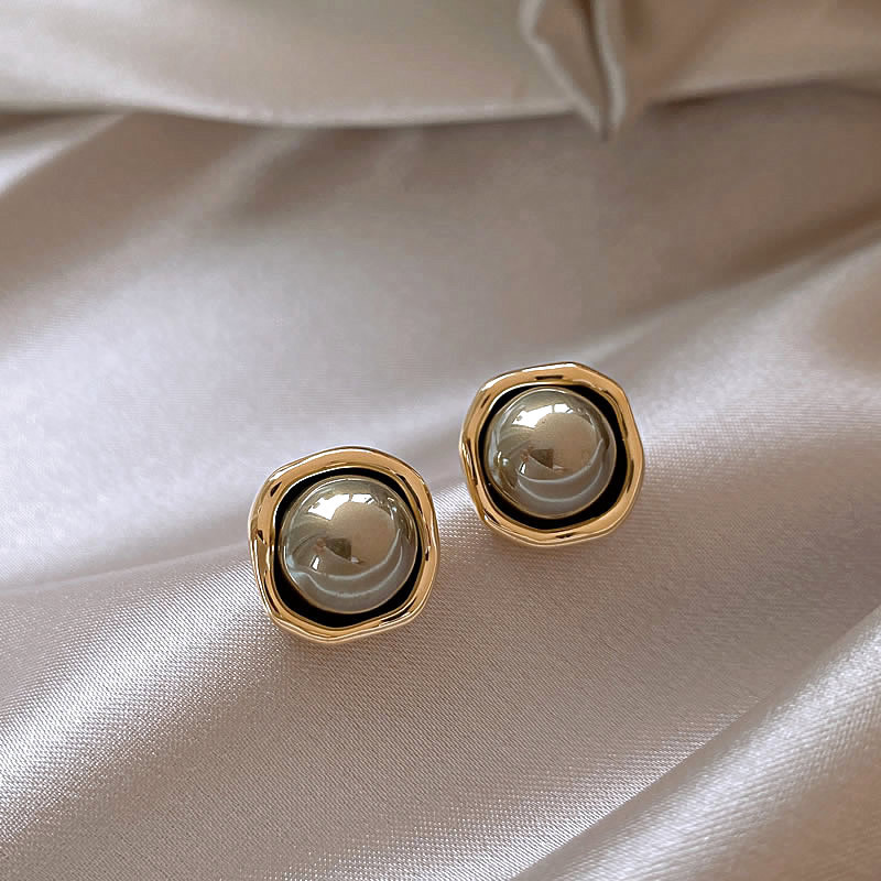 Jaelith - Elegant Black Pearl Earrings
