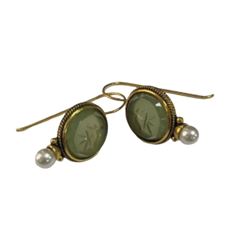 Leona – Vintage Green Stone Pearl Earrings