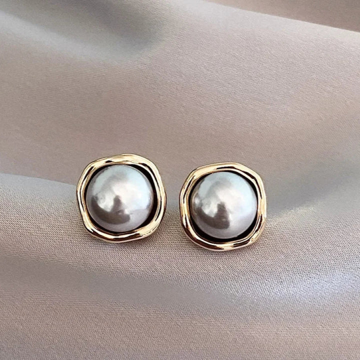 Jaelith - Elegant Black Pearl Earrings