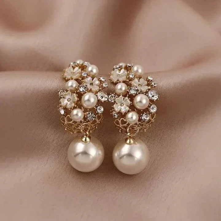 Dakota - Elegant Flower Pearl Earrings