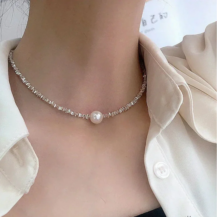 Gloriana - Elegant Pearl Necklace