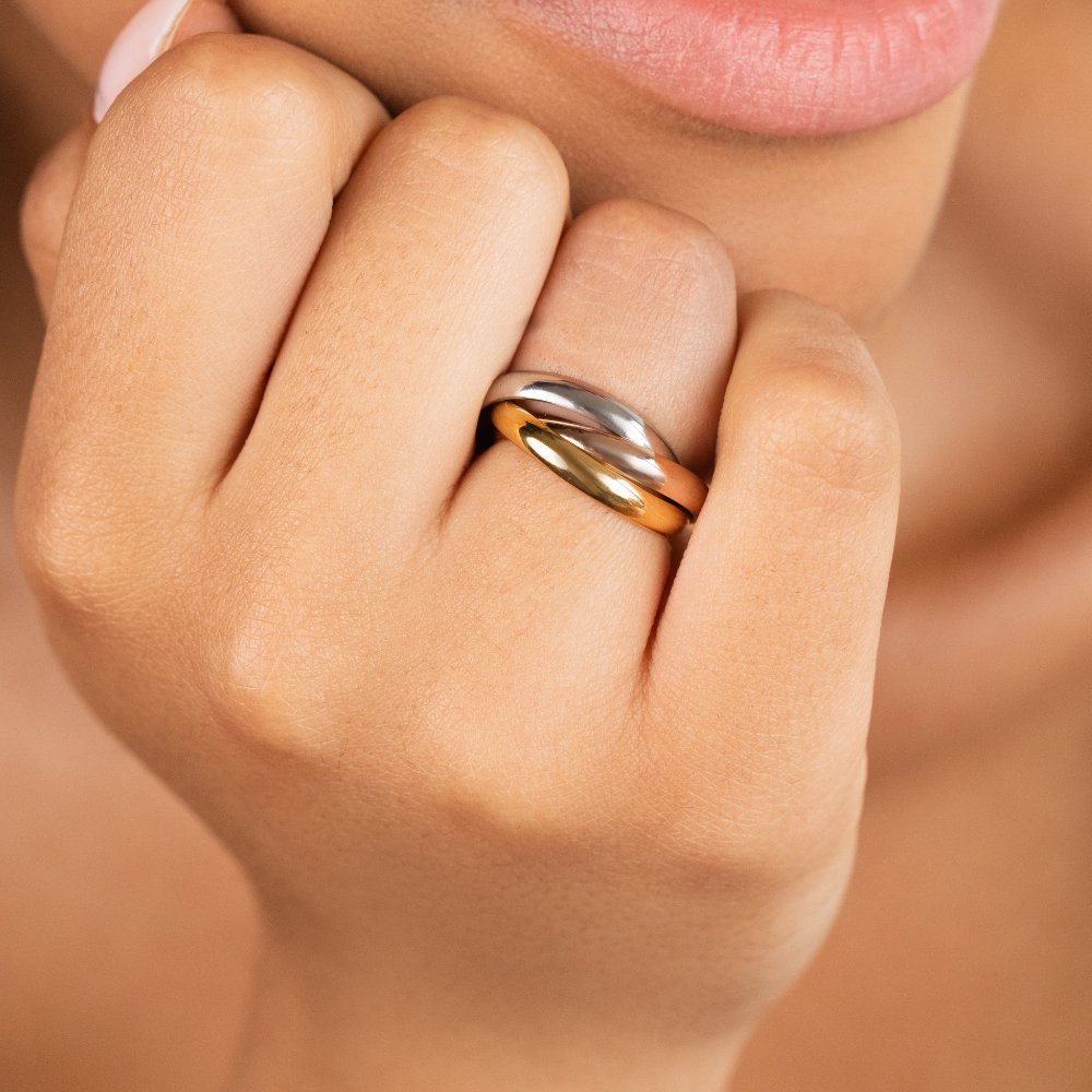 Everlynn – Three-Toned Loop Ring