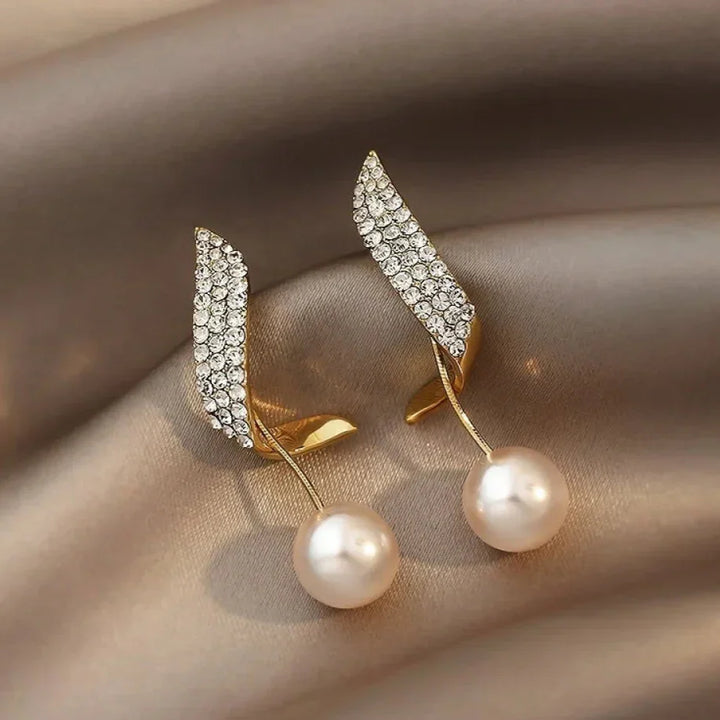 Esther - Pearl Earrings in Gold