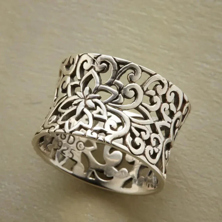 Erin – Vintage Silver Hollow Ring